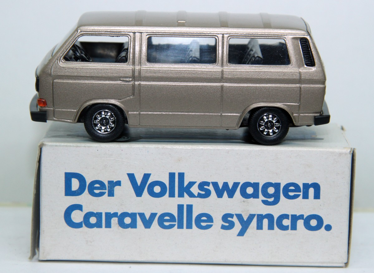 Schabak  VW Transporter Caravelle Syncro,  graumetallic in Werbebox, Maßstab 1:43