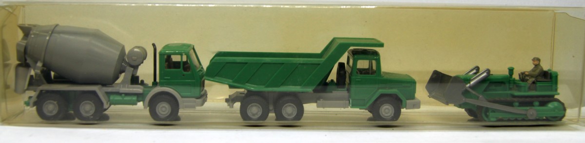 Here you will find a good used construction vehicle set SW 13671, consisting of three different construction vehicles, for H0 gauge, in replacement packaging.