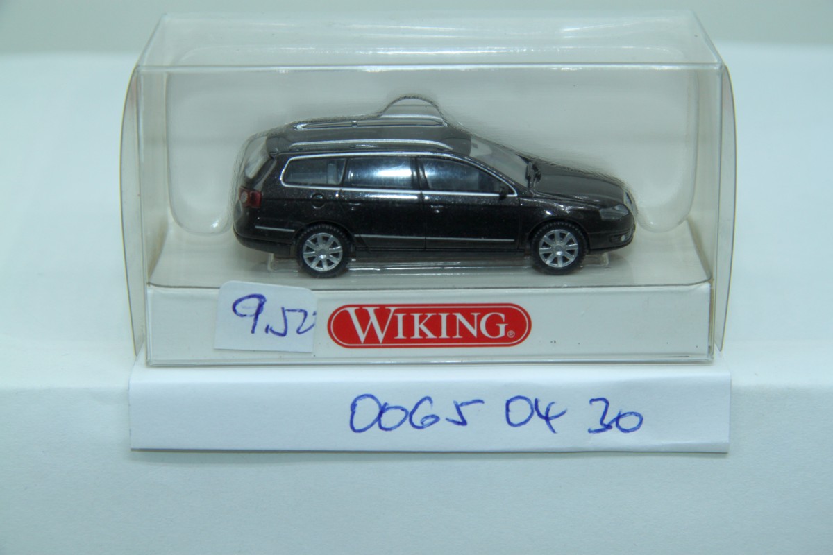 Wiking 00650430, VW PASSAT VARIANT mocca, for H0 gauge, with original box