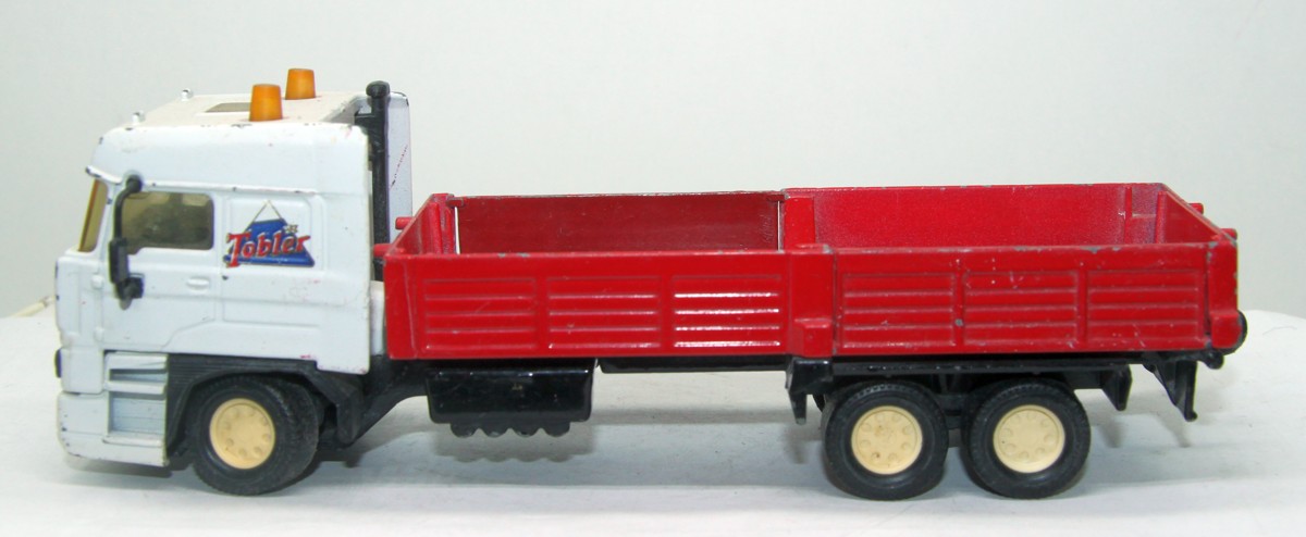 Matchbox Super Kings, DAF Space Cab, K-122/137, "Tobler",  rot/weiß, Maßstab 1:55, bespielt mit sichtbaren Gebrauchsspuren, siehe Bilder, ohne Originalverpackung   