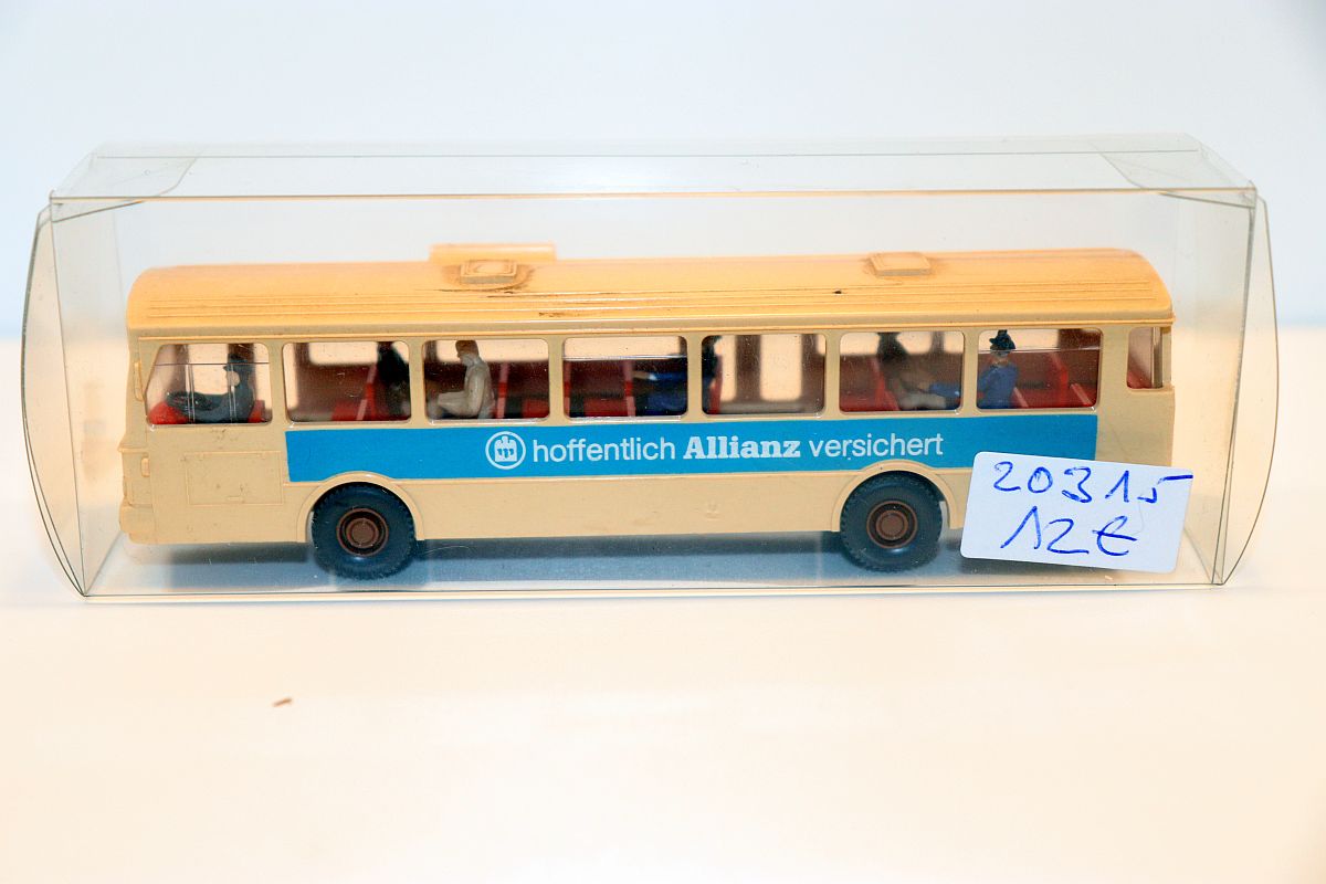 Wiking SW20315, Bus Mercedes  Bus,  "hoffentlich Allianz versichert" mit verschiedenen Figuren im Bus