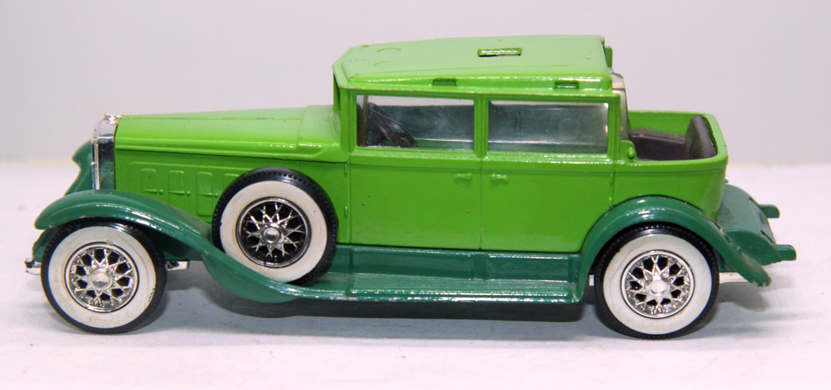 Solido Cadillac, V16, 1931, grün, Maßstab 1:43, bespielt mit Gebrauchsspuren, siehe Bilder, ohne Originalverpackung