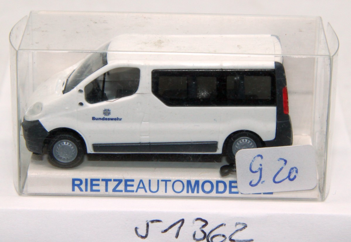 Rietze  51362,  Renault Trafic Bus "Bundeswehr", weiß