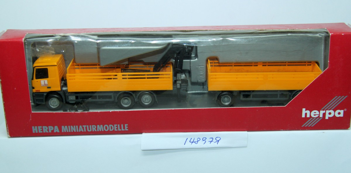 Herpa 148979, MB Actros M -- 3-Axle Stakebed w/HIAB Crane & 2-Axle Stakebed Trailer, "Max Bogl"