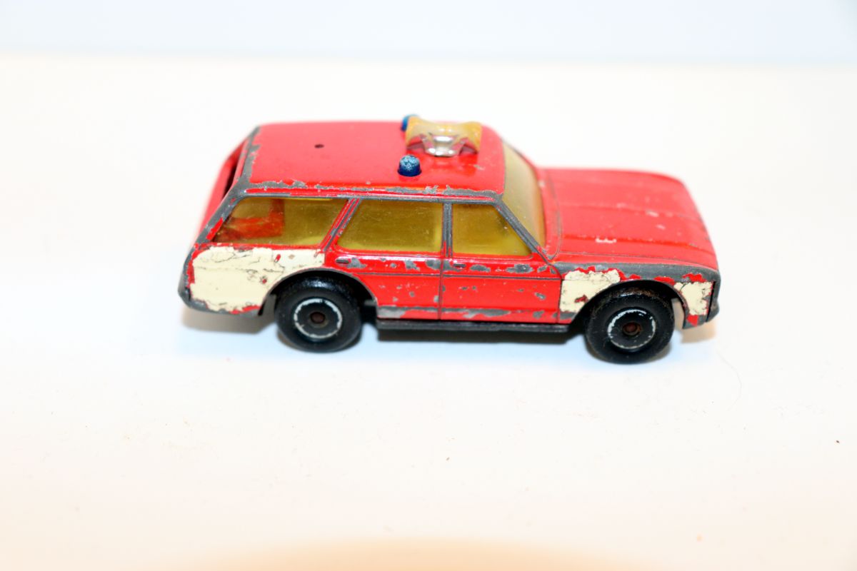 SIKU 1028, Ford Granda Tournament fire brigade blue light siren antenna,