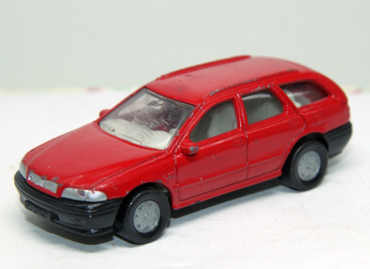 Siku 1028, Volvo V40, 2.0 16 V, rot, Maßstab 1:55, bespielt mit  sichtbaren Gebrauchsspuren, siehe Bilder, ohne Originalverpackung, 