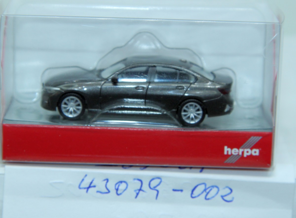 Herpa 430791-002, BMW 3er Limousine, mineralgrau metallic, für Spur H0, mit Originalverpackung