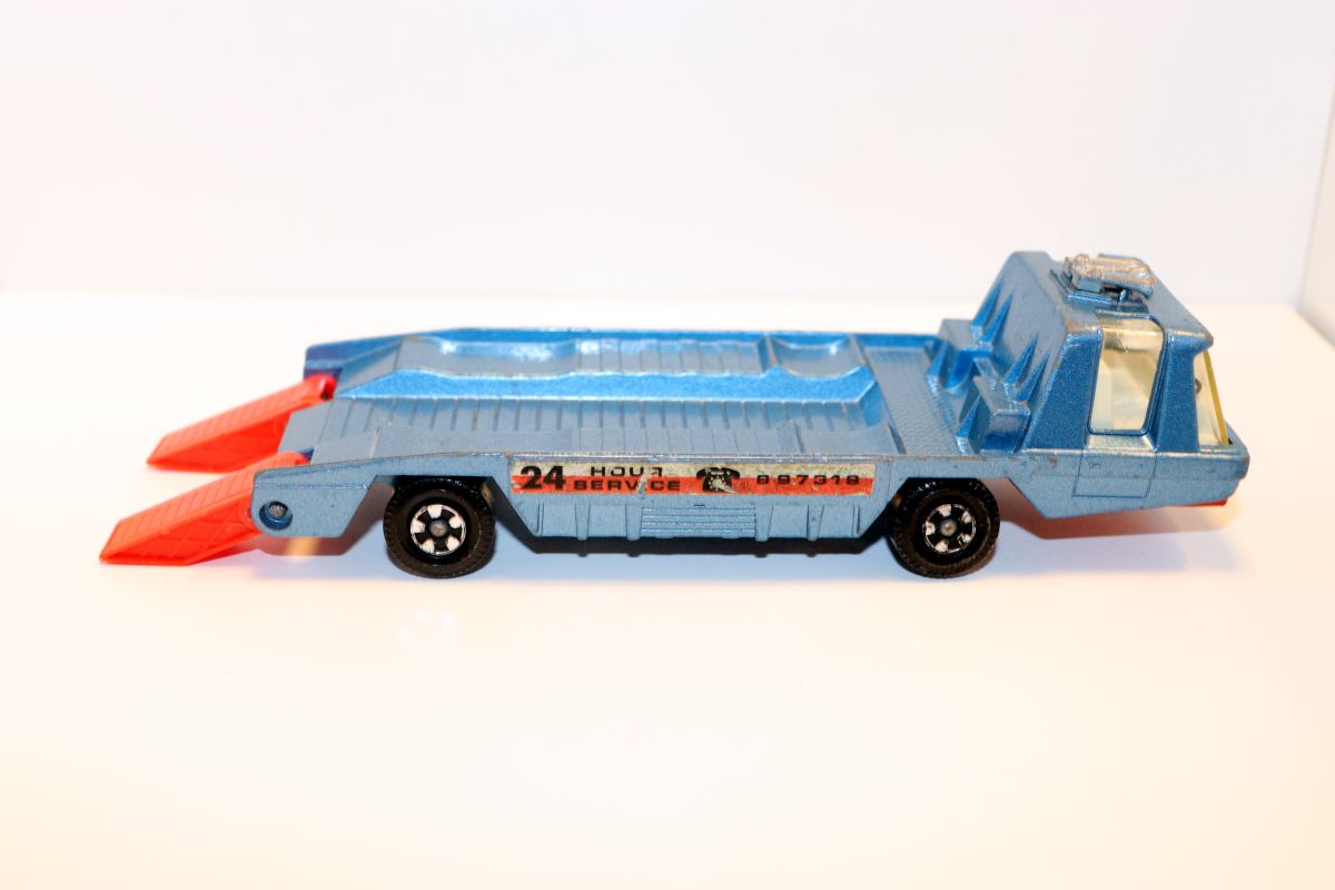 Matchbox SW21389, Matchbox Super Kings, K-2/5 transporter for cars, blue, used, 