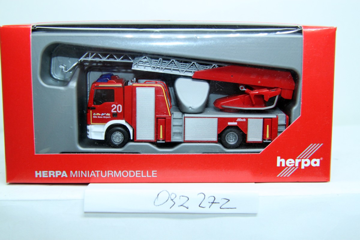 Herpa 092272, MAN TGM, Metz turntable ladder L32, Cologne-Bonn airport fire brigade
