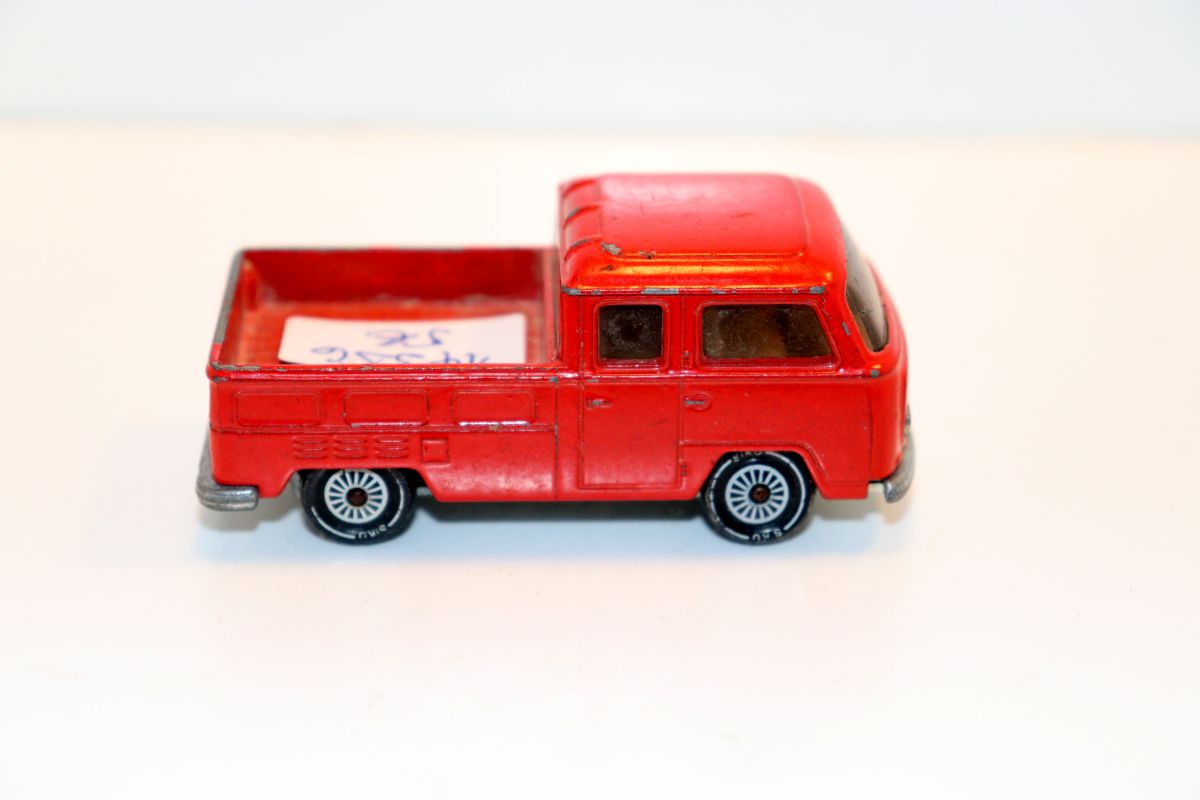 Siku 1331, V 302 0211/0216 VW Volkswagen Bus -Kastenwagen- T2 rot