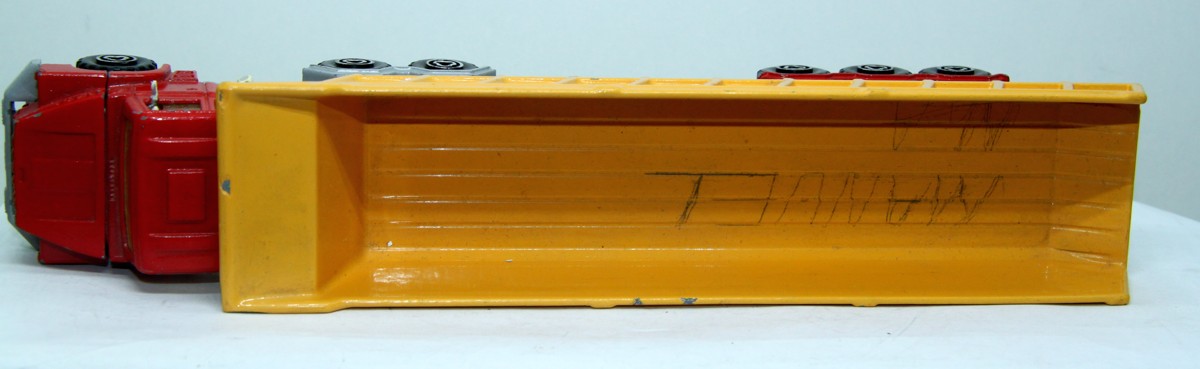 Majorette, LKW, Sandkipper, rot/orange, Maßstab 1:60, Majorette, LKW, Sandkipper, rot/orange, Maßstab 1:60, bespielt mit geringen Gebrauchsspuren , siehe Bilder, ohne Originalverpackung  