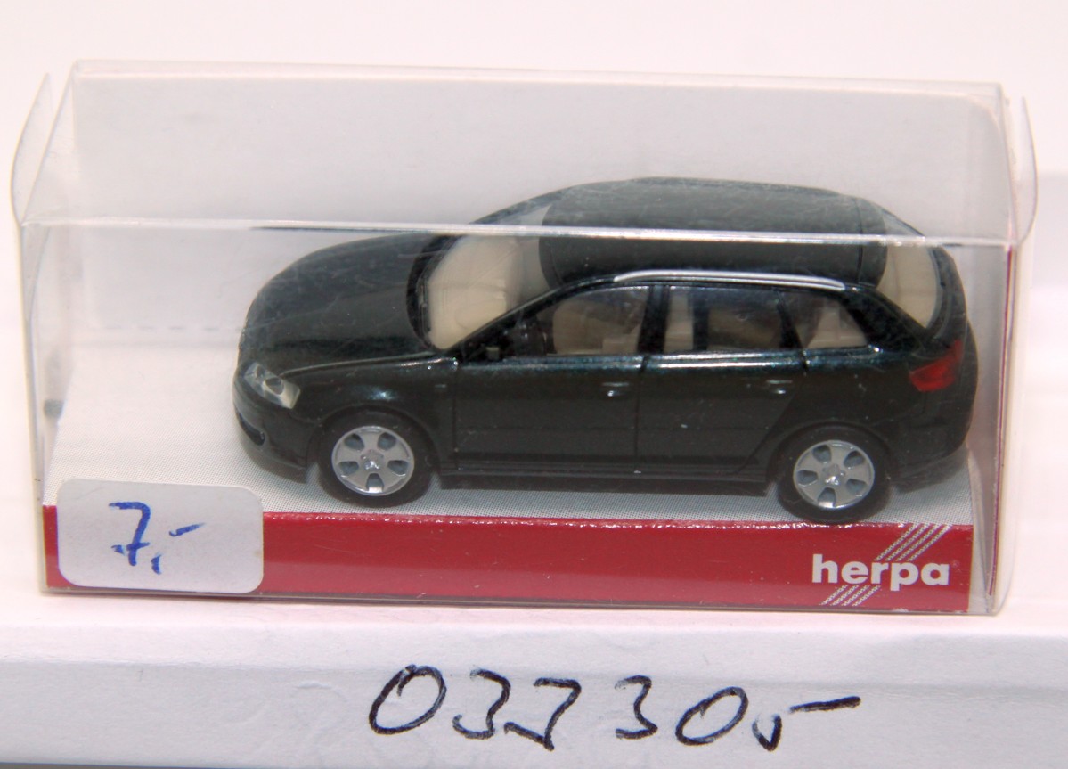 Herpa 033305, Audi A 3, Sport (R), black, for H0 gauge