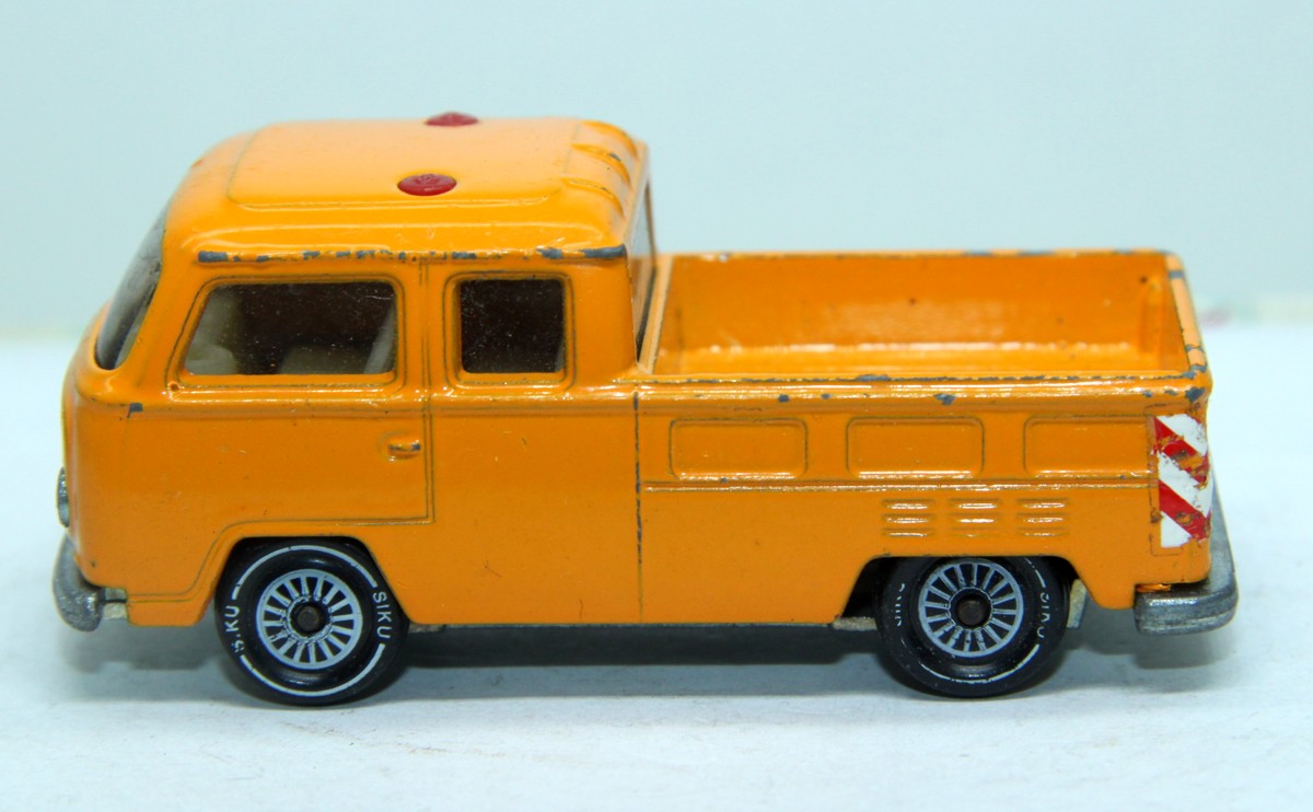 Siku 1331 V 302 0211/0216 VW Volkswagen Bus T2, orange, Maßstab 1:55, bespielt mit Gebrauchsspuren, siehe Bilder, ohne Originalverpackung