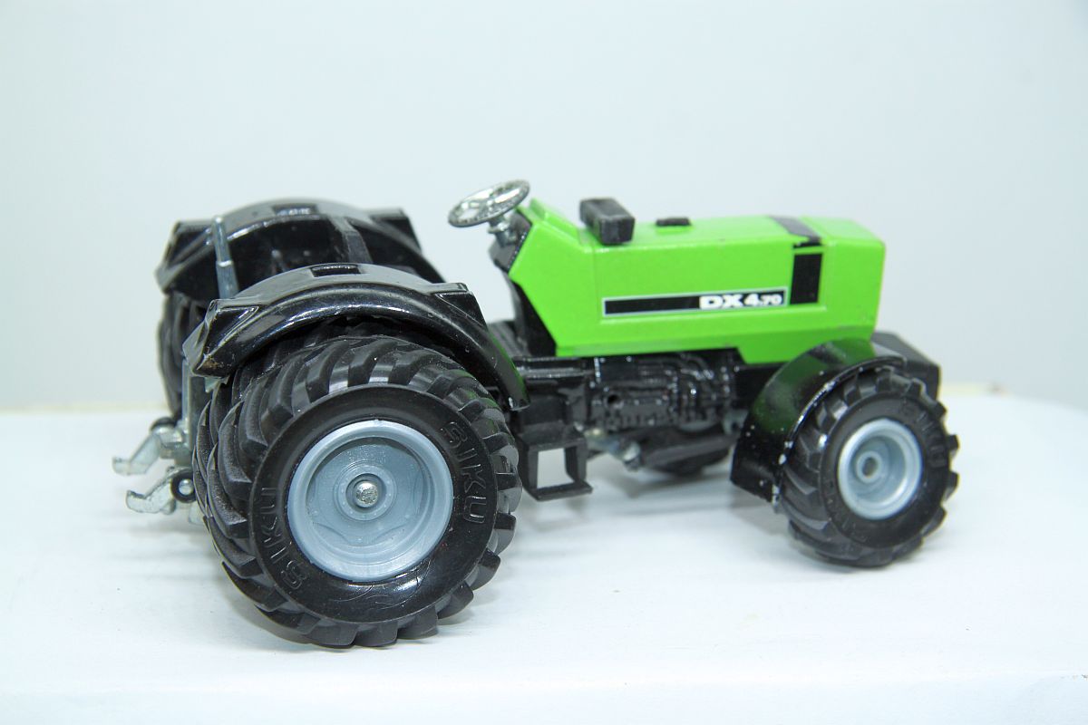 Siku SW19759, Siku tractor, Deutz DX 4.70, green, used, with signs of wear,