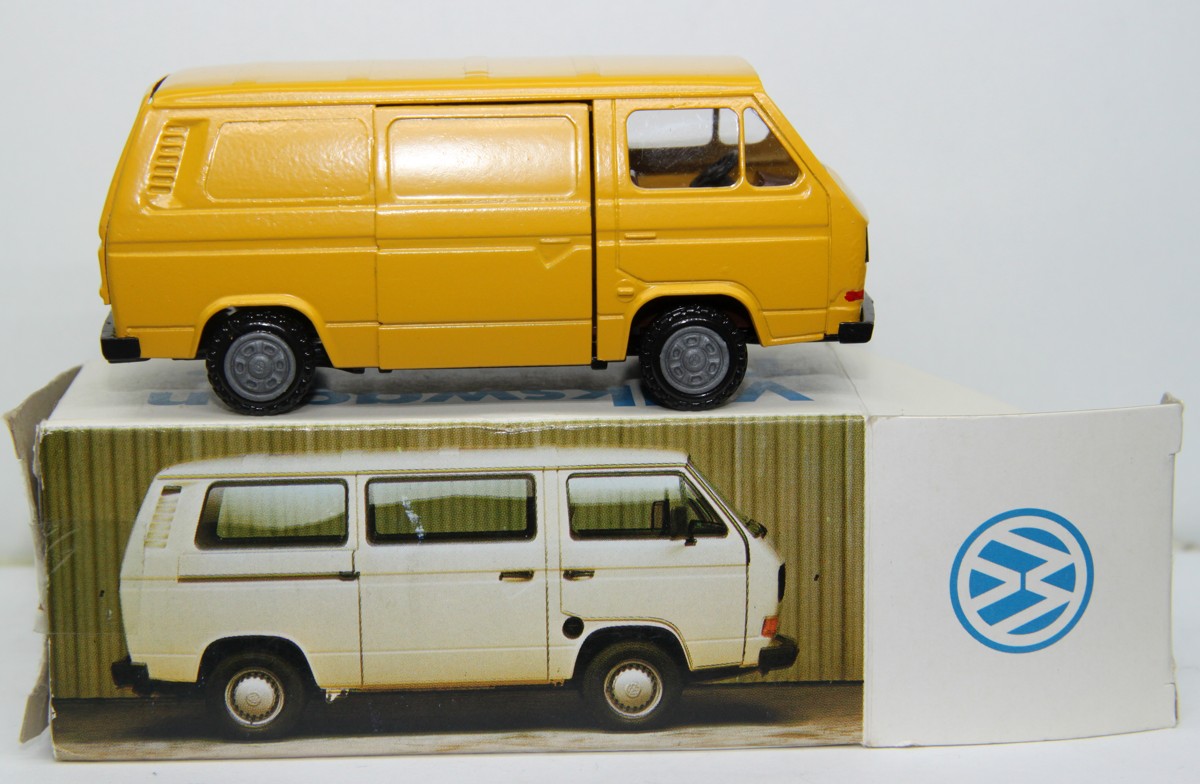 Schabak, VW-Transporter, olivgelb, Maßstab 1:43, Metall, in originaler Werbebox