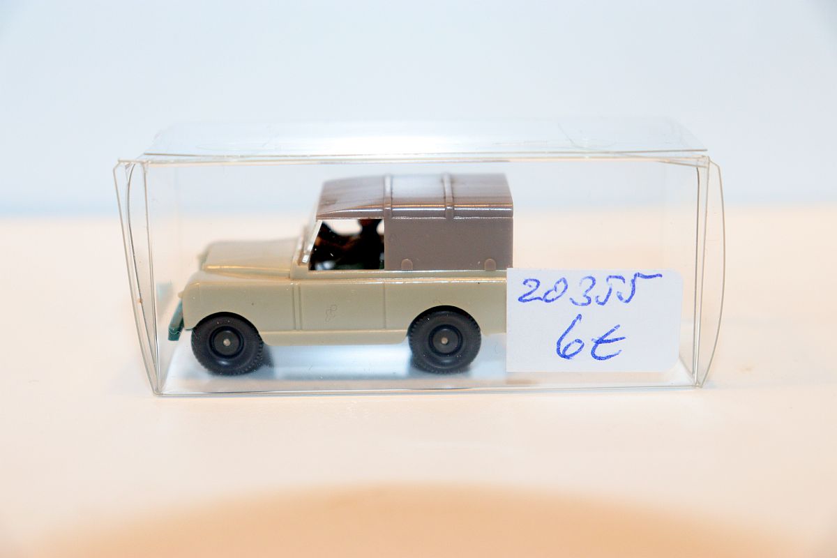 Wiking SW20355, Jeep 100, light gray/dark gray with driver, for H0 scale, 