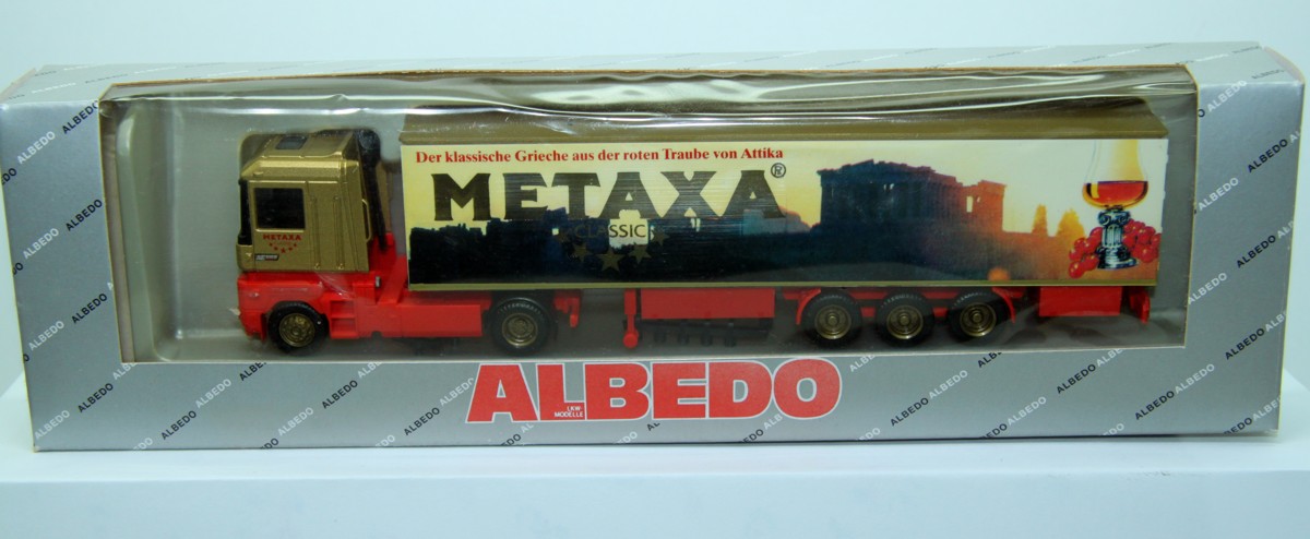 Albedo 700004 Renault articulated lorry "Metaxa" with gold embossing,