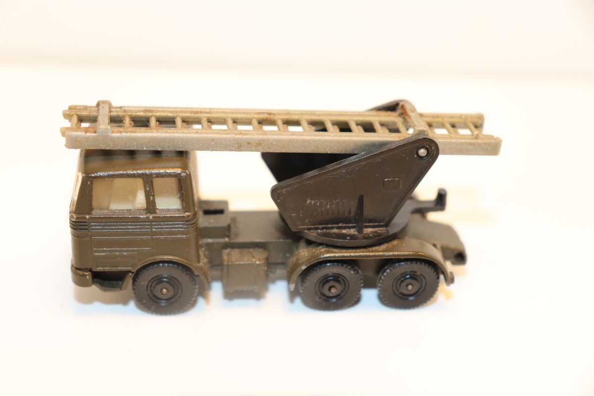 Efsi SW21892, Mercedes lorry with ladders, olive green, vintage, 1:90 scale,