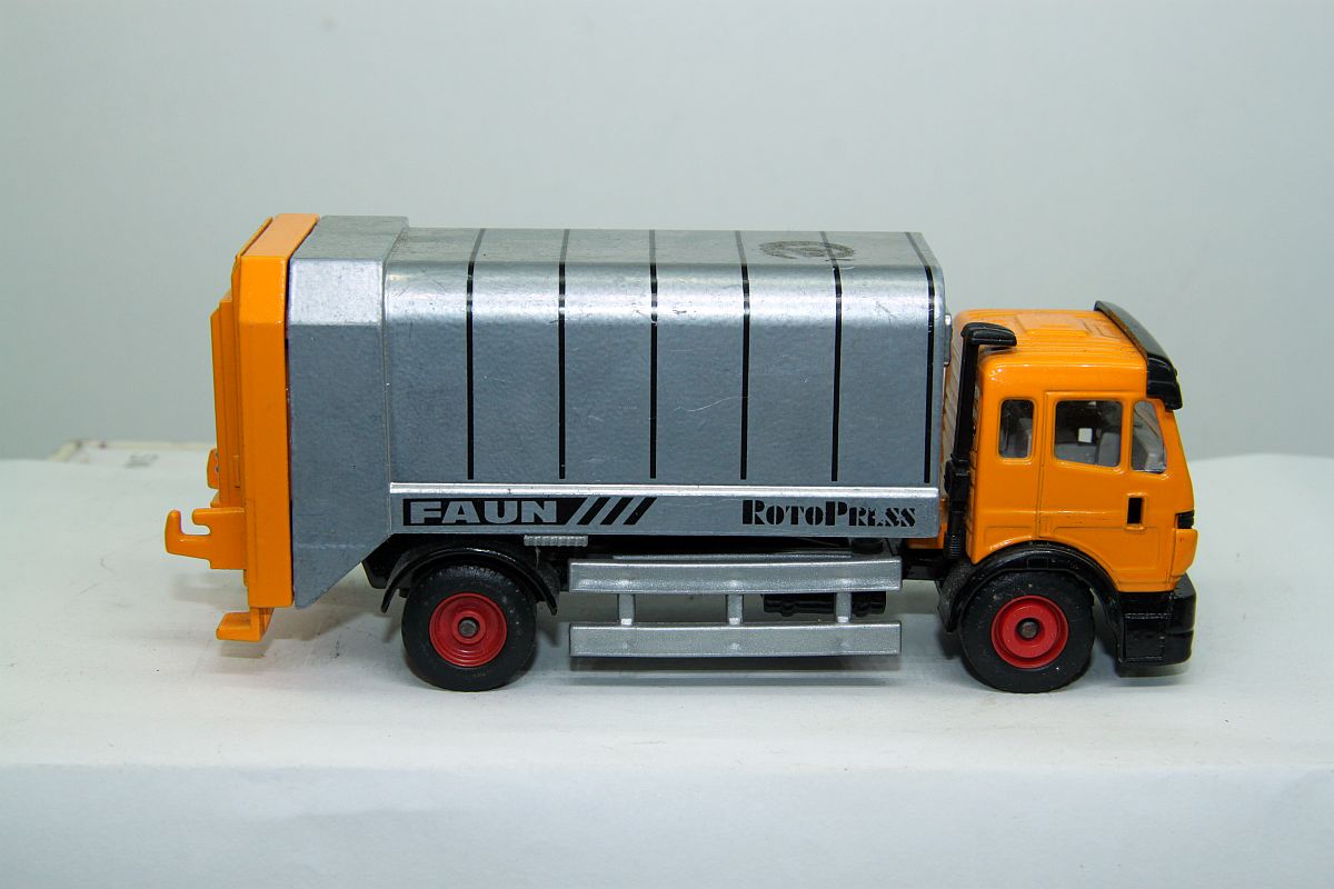 Siku SW19769, FAUN ROTOPRESS refuse collection vehicle on MB SK facelift, orange/silver, used, with signs of wear,