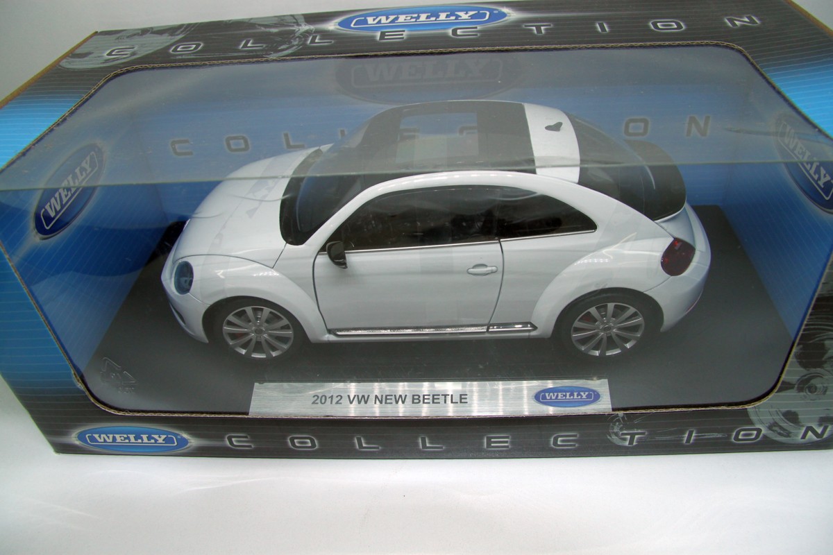 Welly 18042. VW Beetle 2012 white, scale 1:18, with original box