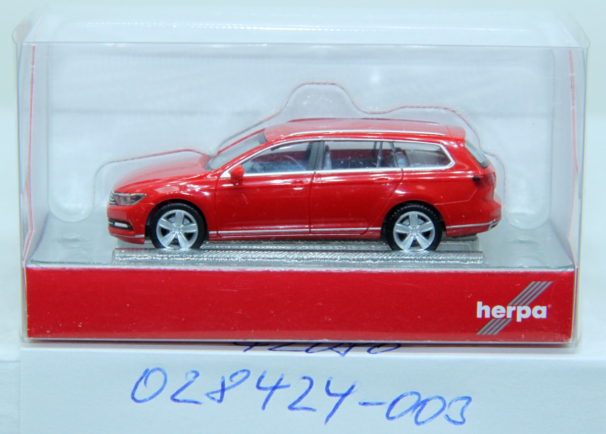 Herpa 028424, VW PASSAT VARIANT, TORNADOROT, für Spur H0, mit Originalverpackung