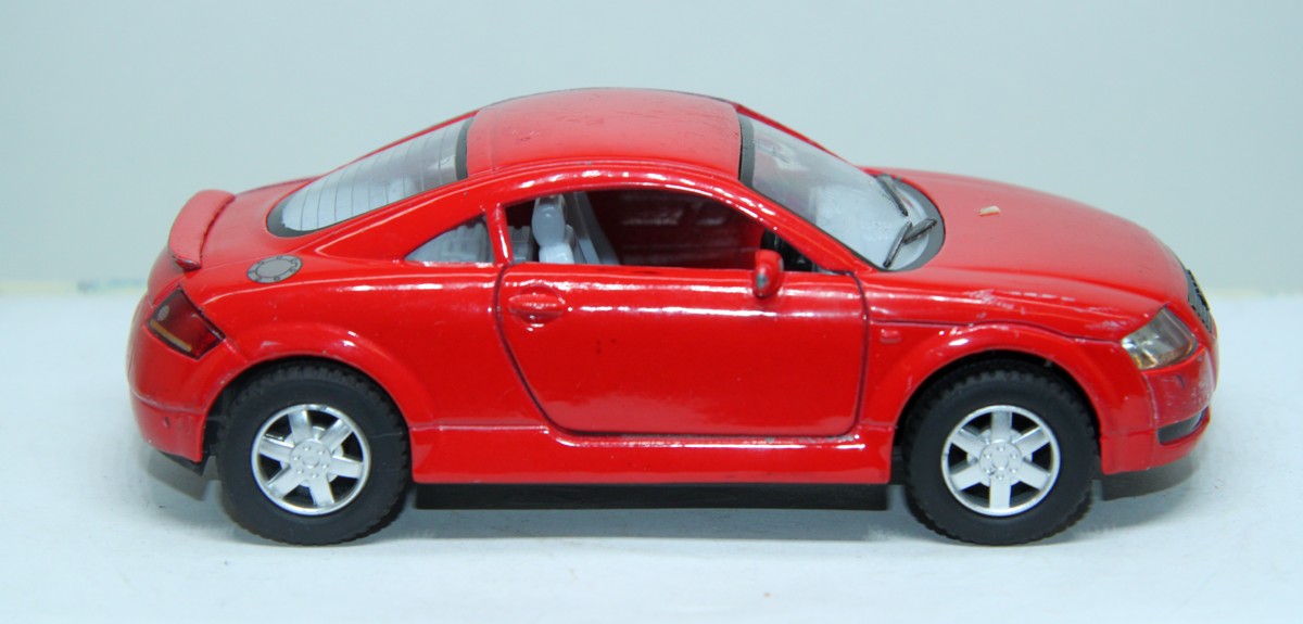 Kinsmart KT 5016, Audi TT Coupe, rot,  12,5cm, Maßstab 1:32, bespielt mit Gebrauchsspuren, siehe Bilder, ohne Originalverpackung