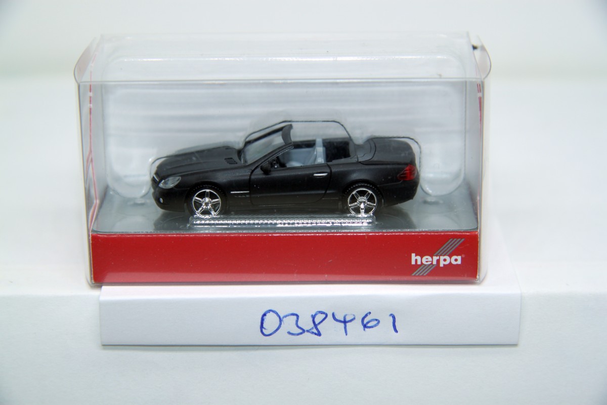 Herpa 038461, MB SL-Klasse, mattschwarz mit Chromfelgen