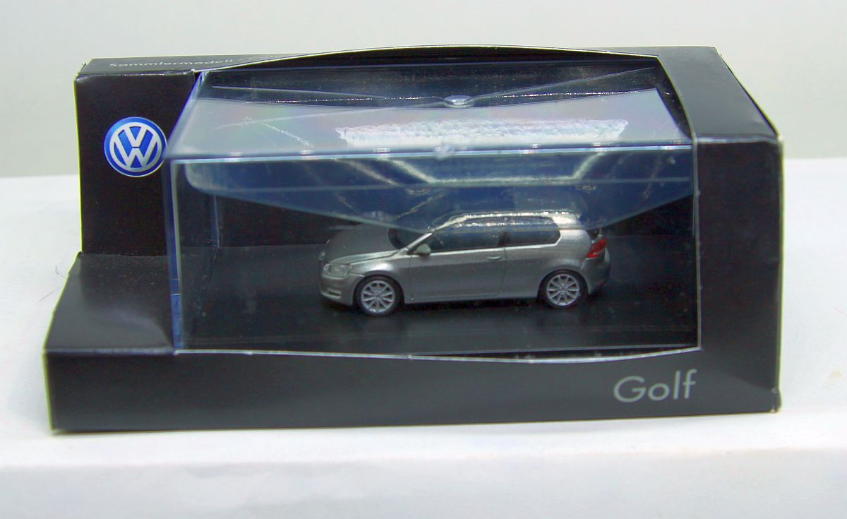 volkswagen-lifestyle.de, VW Golf Plus, dark red, for H0 gauge, with original box