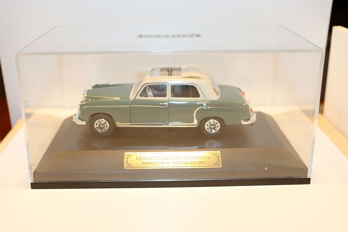 Faller SW20585, Mercedes Benz 220 S, pontoon with open sliding roof, turquoise/white, scale 1:43, 