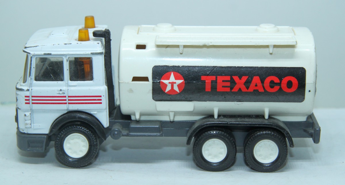 Matchbox Superkings, Texaco Tanklaster K 131-2-8, weiß, Maßstab 1:55, bespielt mit deutlichen Gebrauchsspuren, siehe Bilder, ohne Originalverpackung