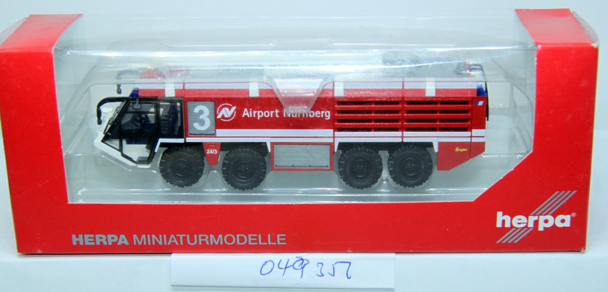 Herpa 049351, Ziegler Z8 Flugfeldlöschfahrzeug, "Flughafen Nürnberg" 