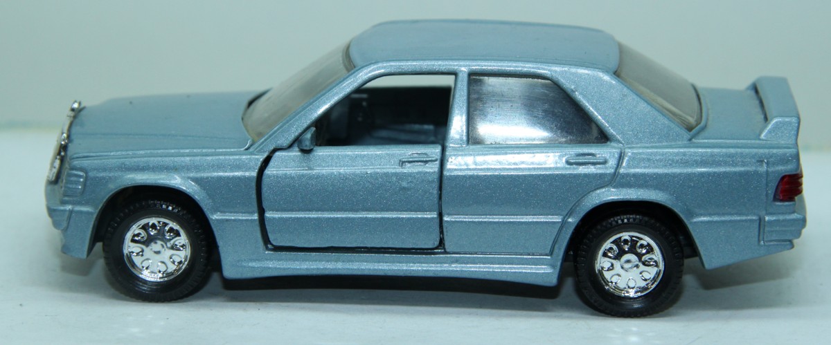 Matchbox Super Kings, Mercedes 190 E, blau/metallic, Maßstab 1:55, bespielt mit  Gebrauchsspuren, siehe Bilder, ohne Originalverpackung