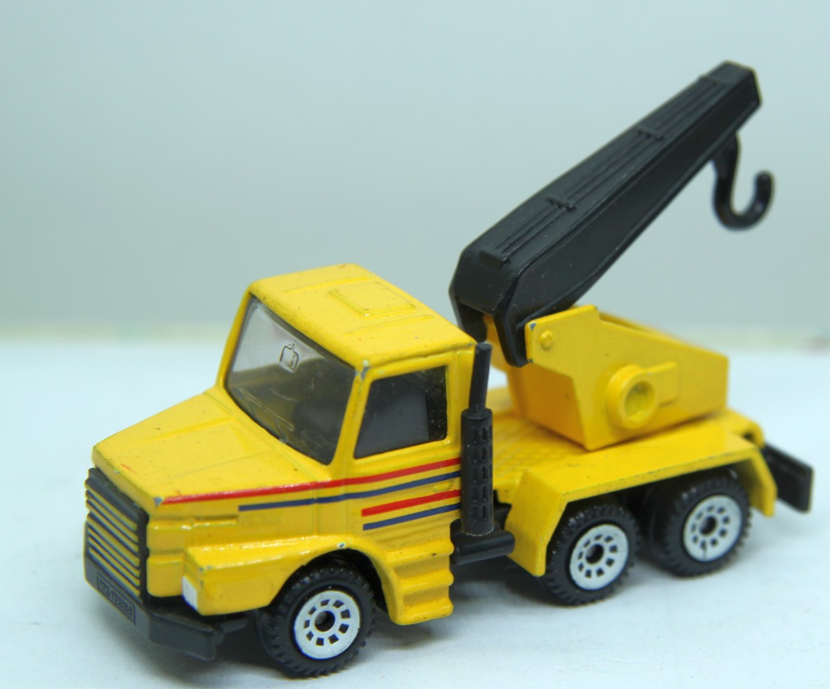Siku  0808, Scania Abschleppwagen, kadmiumgelb, innen schwarz, Lenkradbespielt mit sichtbaren Gebrauchsspuren, siehe Bilder, ohne Originalverpackung 