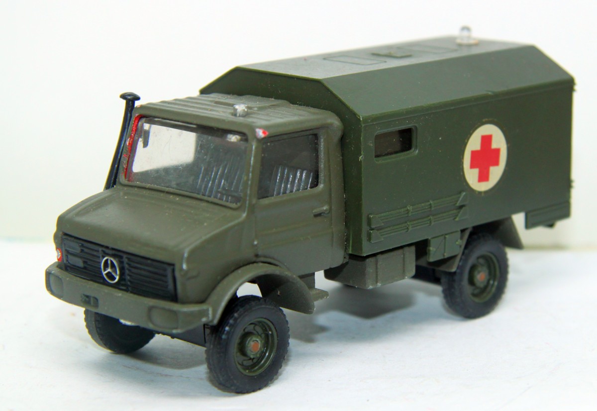 Solido Militär Krankenwagen, oliv, Maßstab 1:55, bespielt mit geringen Gebrauchsspuren , siehe Bilder, ohne Originalverpackung  