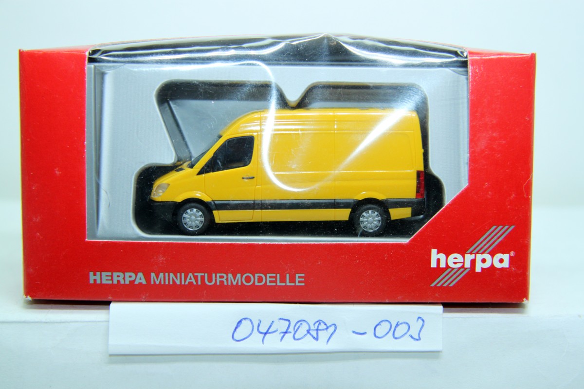 Herpa 047081-003, MB Sprinter/06, box, "ginster", H0 gauge,