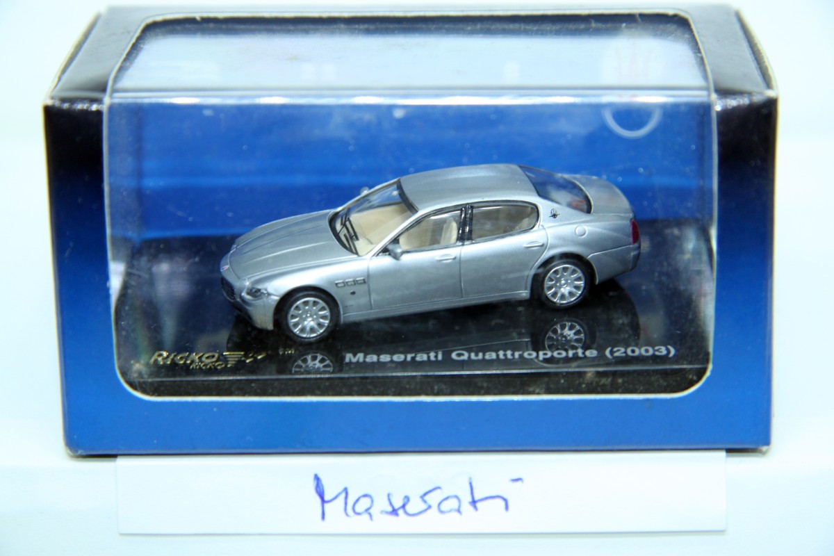 Busch Ricko 38806, Maserati Quattroporte 2003, in transparent display case, 
