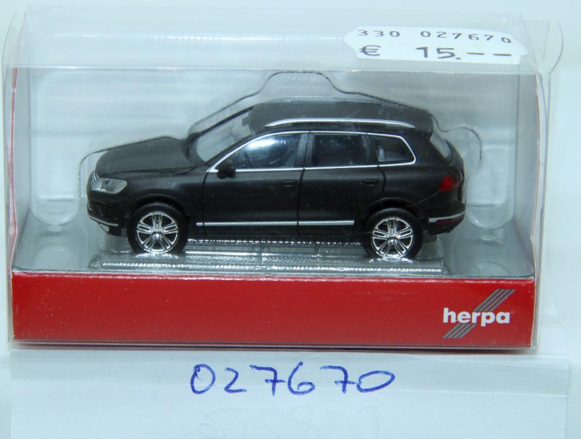 Herpa 027670, VW Touareg, matt black with chrome-plated rims, for H0 gauge, with original box