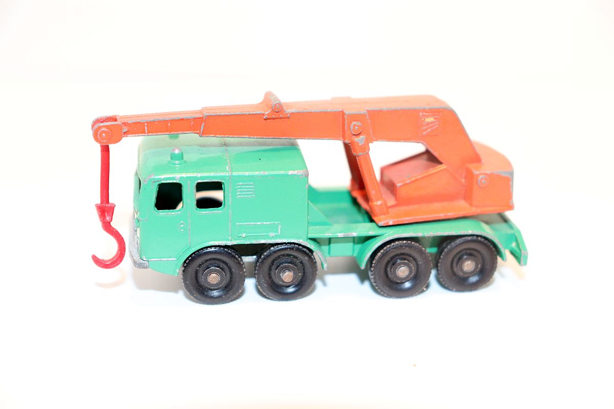 Matchbox SW20538, Matchbox Series No 30, 8 Wheel Crane Vintage Toy Car, green/orange, scale 1:??, 