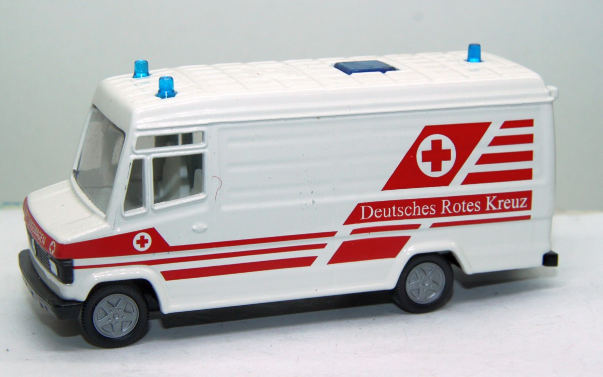 Siku,  Mercedes Benz 809 D. DRK Rettungswagen, mit Aufschrift "Deutsches Rotes Kreuz", weiß/rot, Maßstab 1:55, bespielt mit  Gebrauchsspuren, siehe Bilder, ohne Originalverpackung 