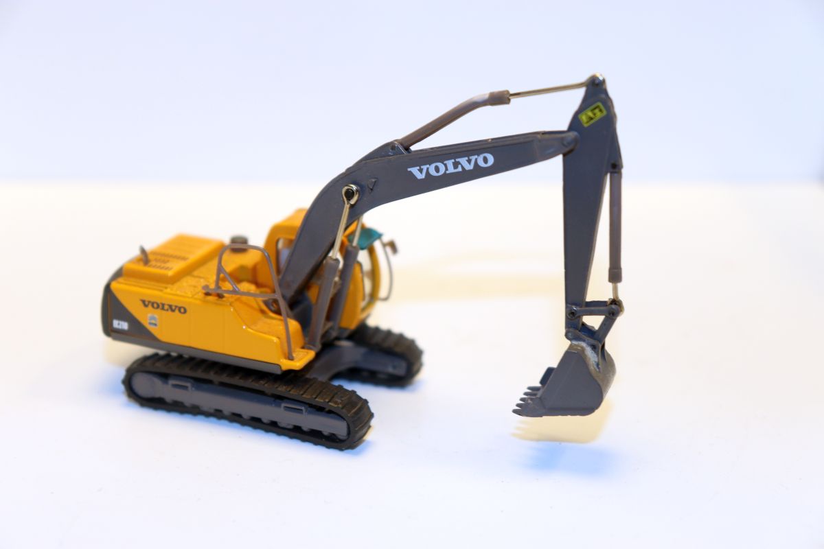 Unknown SW21345, Volvo EC2210 backhoe loader, yellow/gray, scale 1:87,