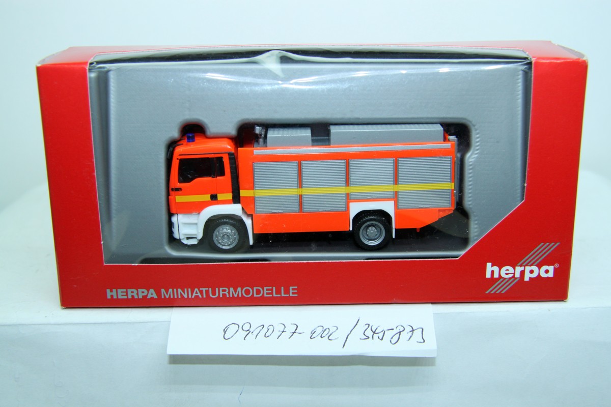 Herpa 345873, MAN TGS M EURO 6, rescue vehicle RW2, fluorescent red, "FEUERWEHR" (fire brigade)