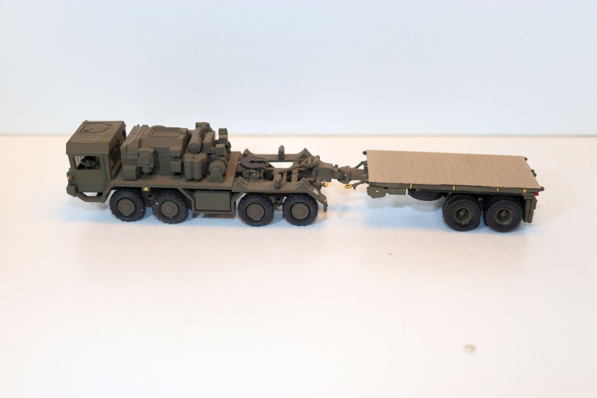 Model military vehicle, SW21846, heavy-duty tractor truck with trailer, without original packaging
