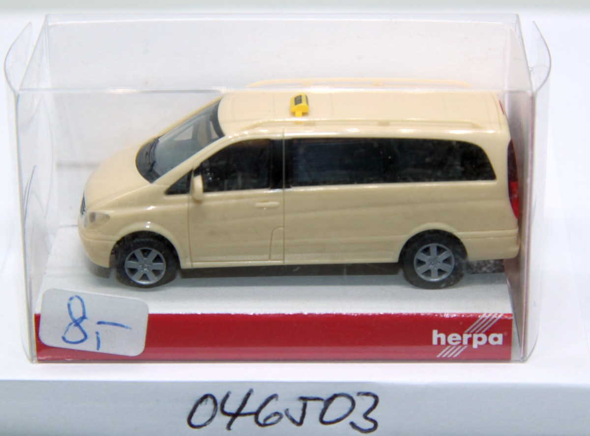 Herpa  046503, Viano Taxi, beige