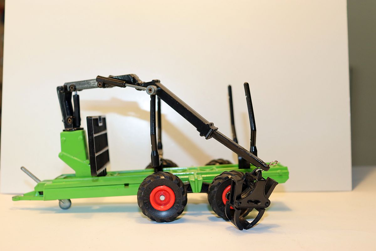 Siku 19833, Siku forestry trailer, green, scale 1:32, used, with signs of wear, 
