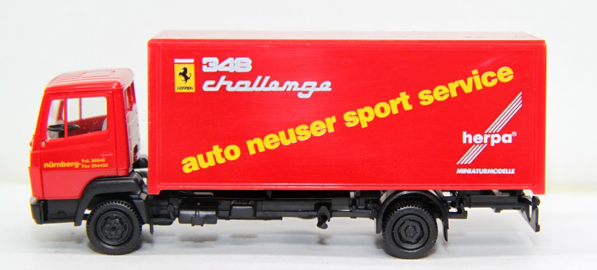 Herpa 181389, Mercedes Benz, Koffer-Lkw mit Aufschrift "348 Challanger Auto Neuser Sport Service", für Spur H0, in Ersatzverpackung