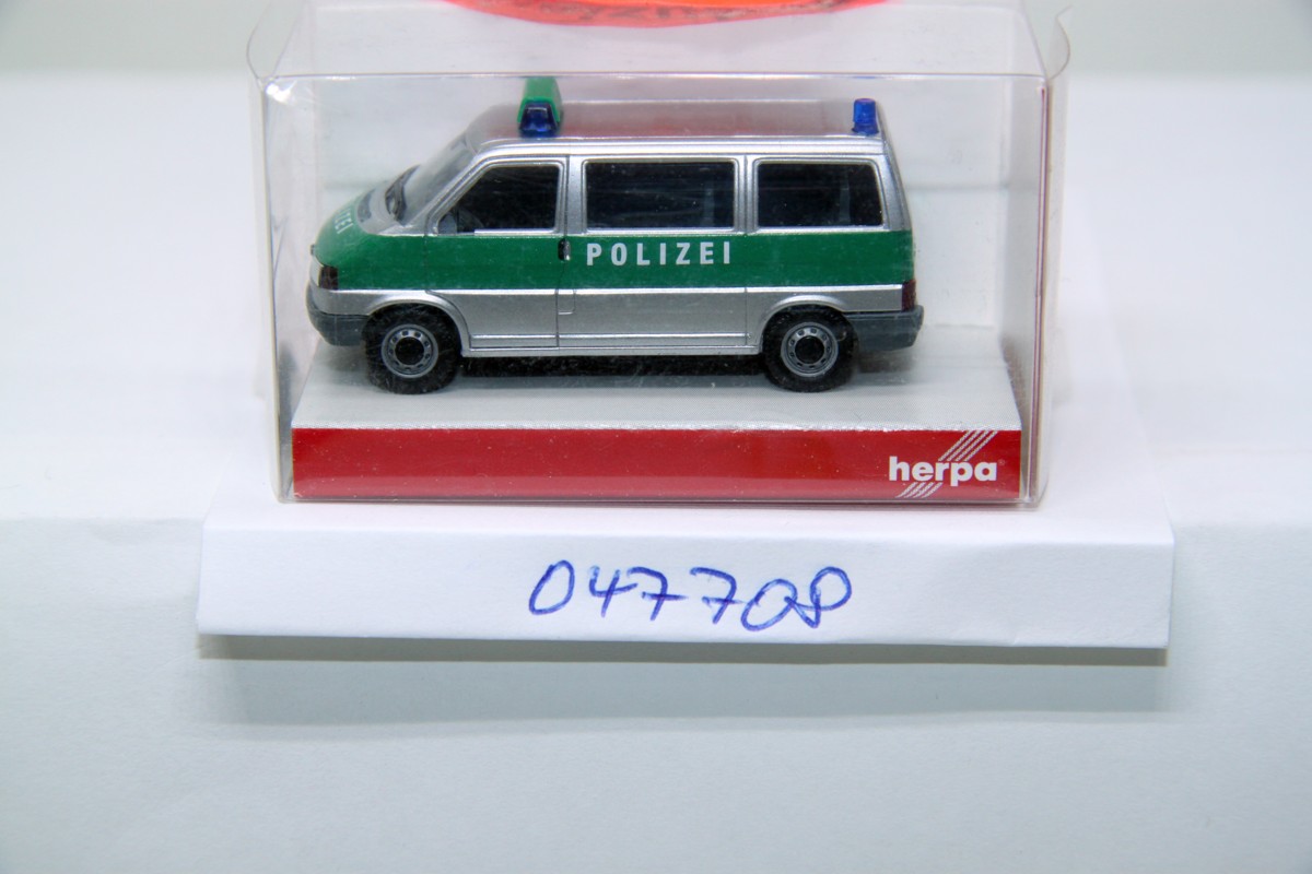 Herpa 047708, VW T4 "Police Lower Saxony", green/silver, for H0 gauge, with original box