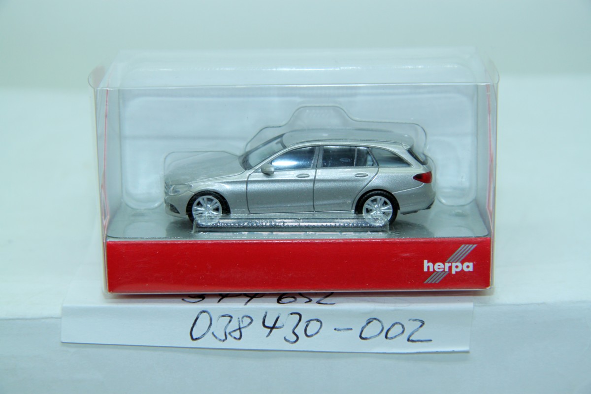 Herpa 038430-002, Mercedes-Benz C-Class T Avantgarde, brilliant silver metallic