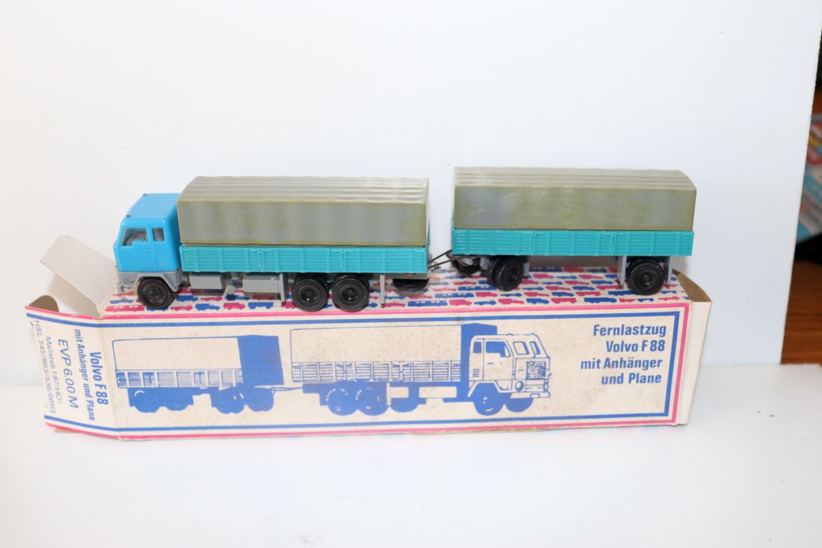 VEB Plastspielwaren, SW22023, Volvo F88 mit Anhänger und Plane, blaugrau