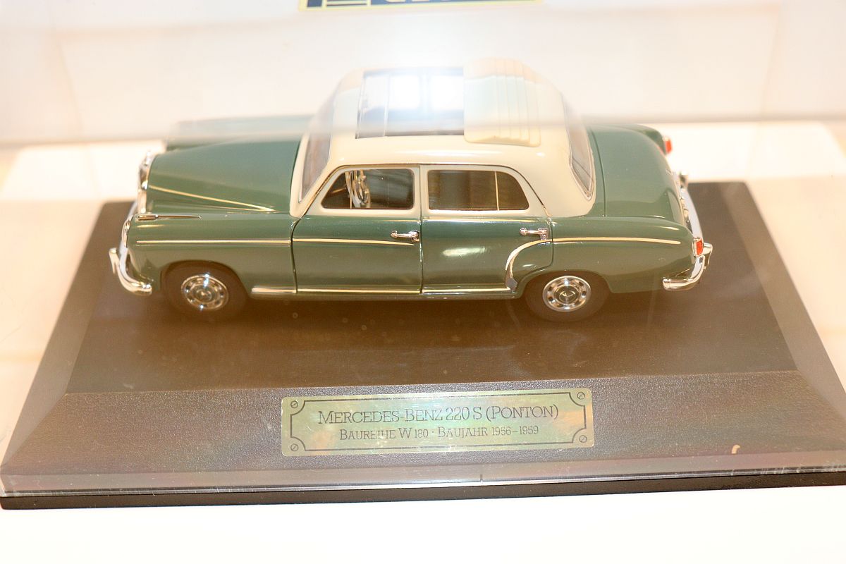 Faller SW20585, Mercedes Benz 220 S, pontoon with open sliding roof, turquoise/white, scale 1:43, 