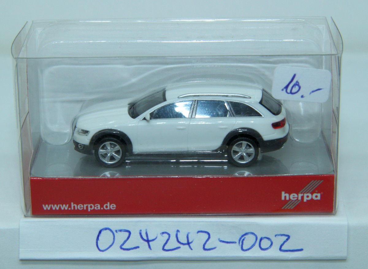 Herpa 024242-002, Audi A4 Avant, all-wheel drive, (R), white, for H0 gauge, with original box